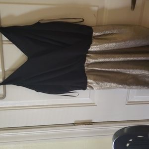Forever 21 Dress excellent conditions large like medium black with gold shine.